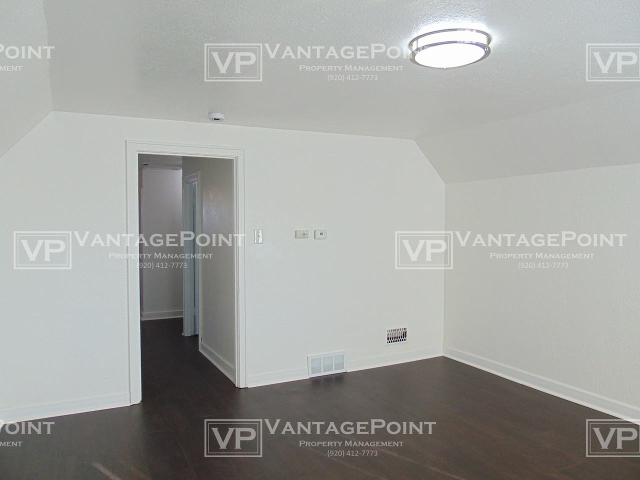 1139 1/2 E Walnut St - Photo 6 of 12