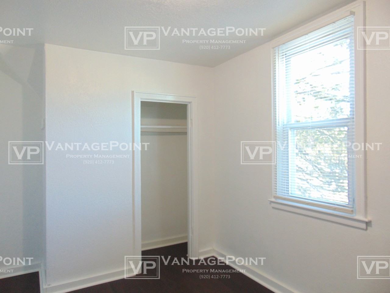 1139 1/2 E Walnut St - Photo 7 of 12