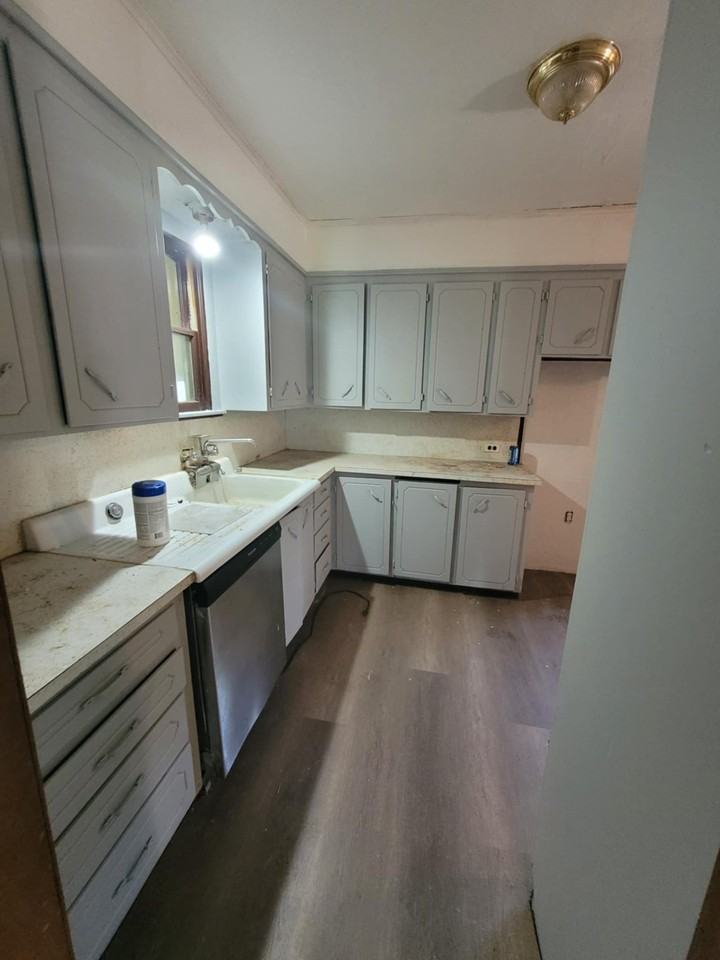 1009 W. Mulberry - House - Photo 2 of 12