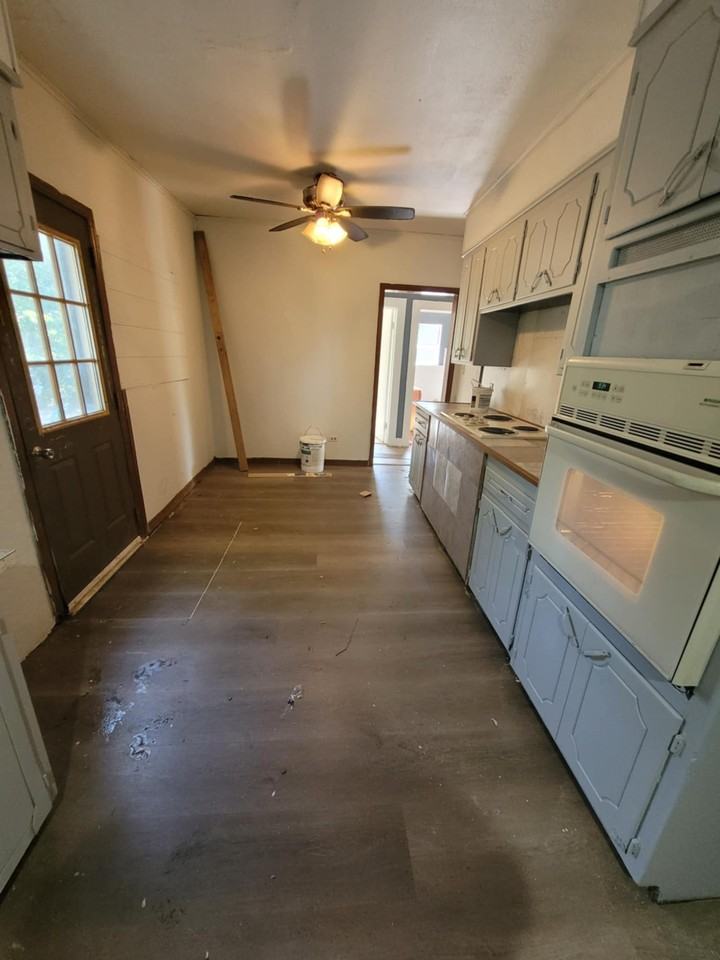 1009 W. Mulberry - House - Photo 3 of 12