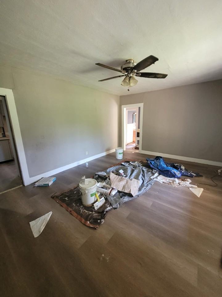 1009 W. Mulberry - House - Photo 4 of 12