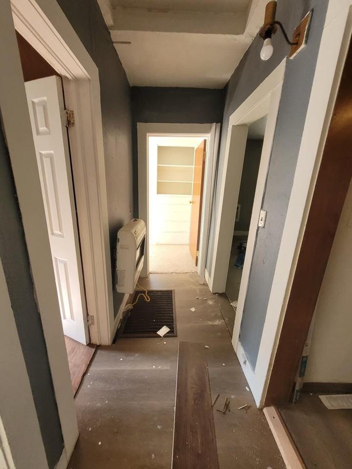 1009 W. Mulberry - House - Photo 7 of 12