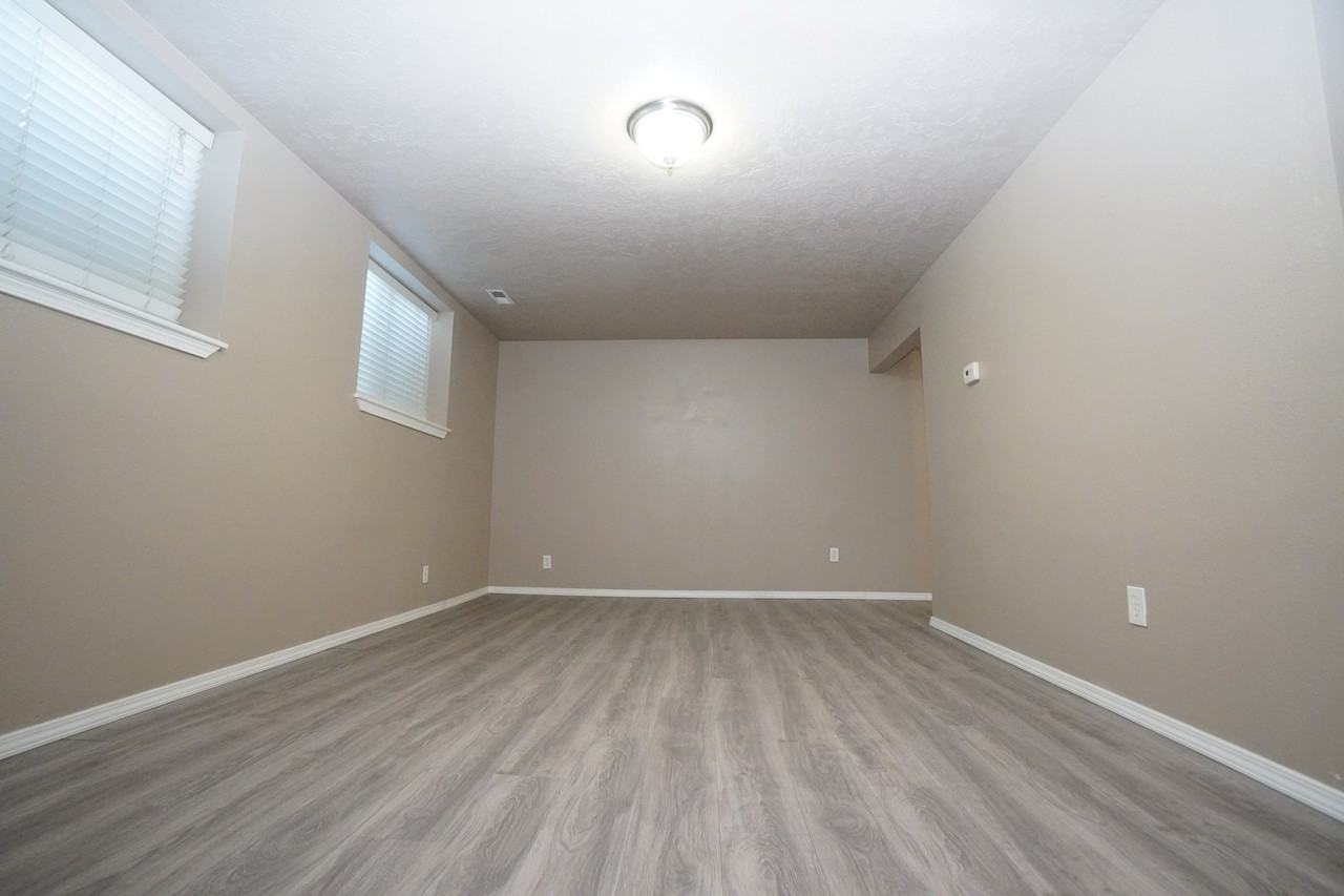 2210 S Owyhee St #1 - Photo 4 of 21