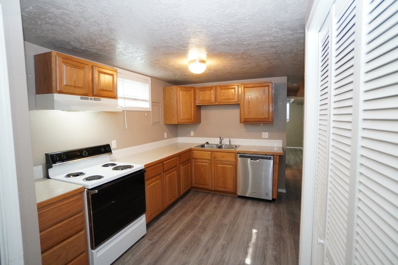 2210 S Owyhee St #1 - Photo 7 of 21
