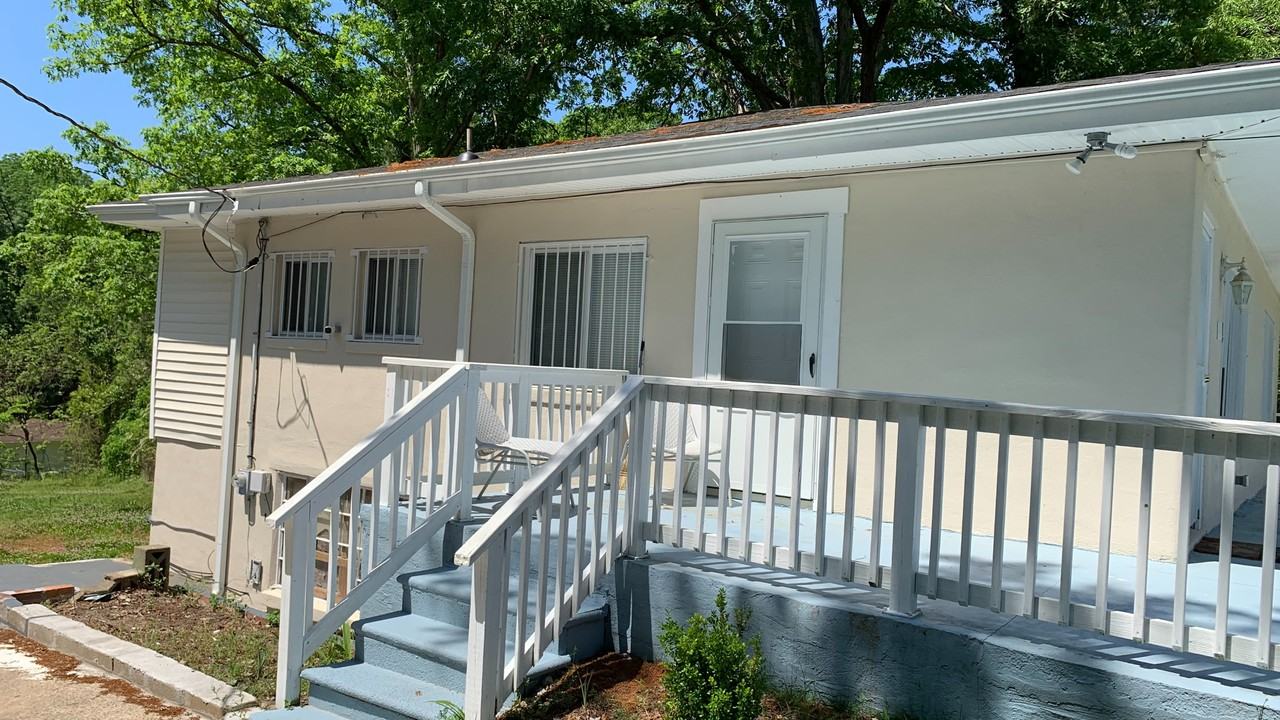 116 E Cornwallis Rd - Photo 3 of 44
