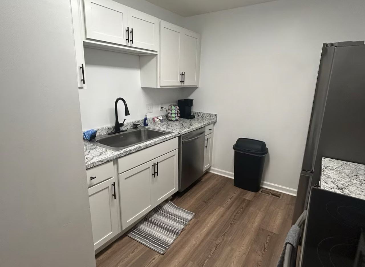 5410 Albemarle Rd - Photo 4 of 34