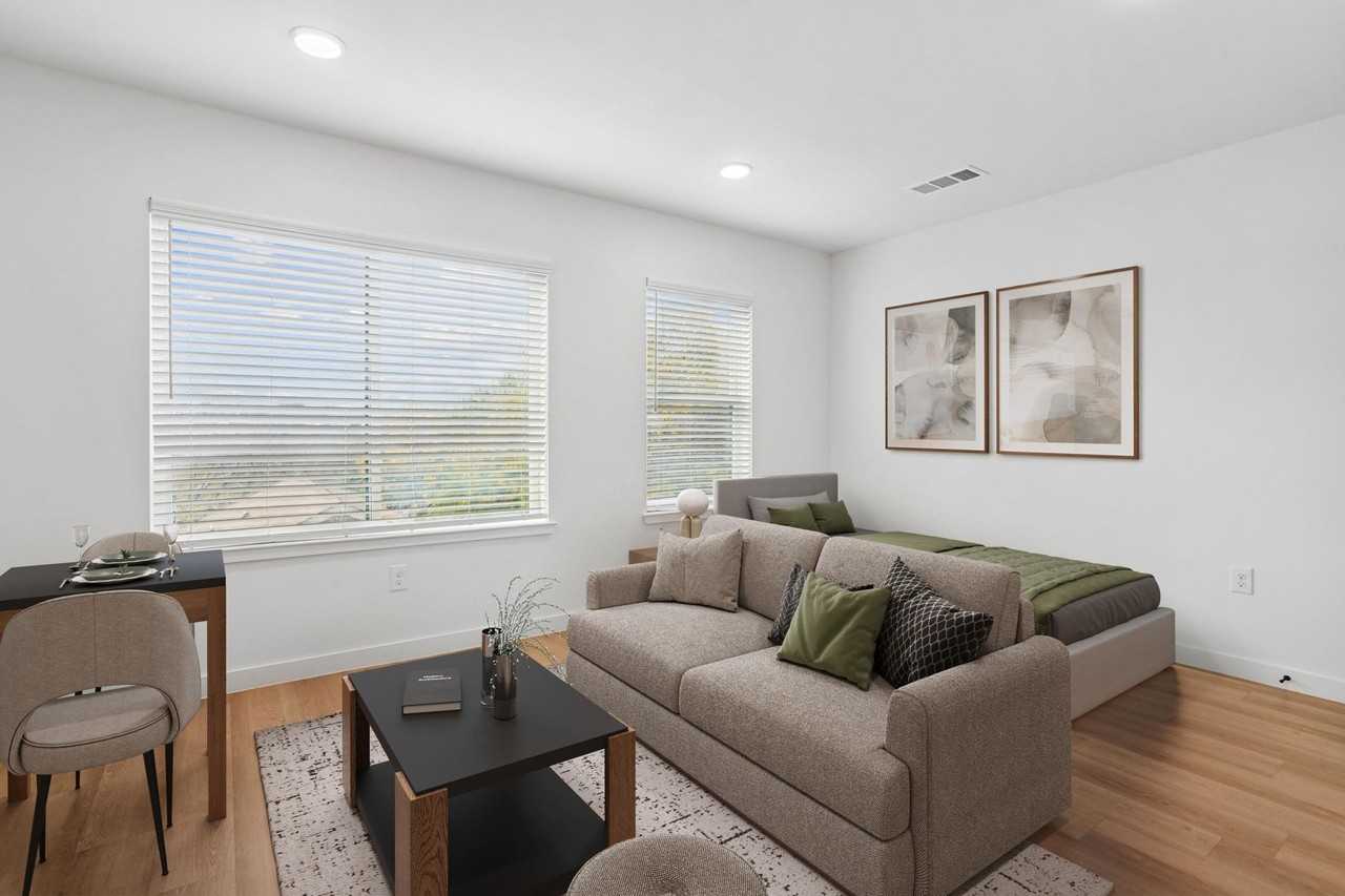 2015 East Riverside Drive - Photo 7 of 10