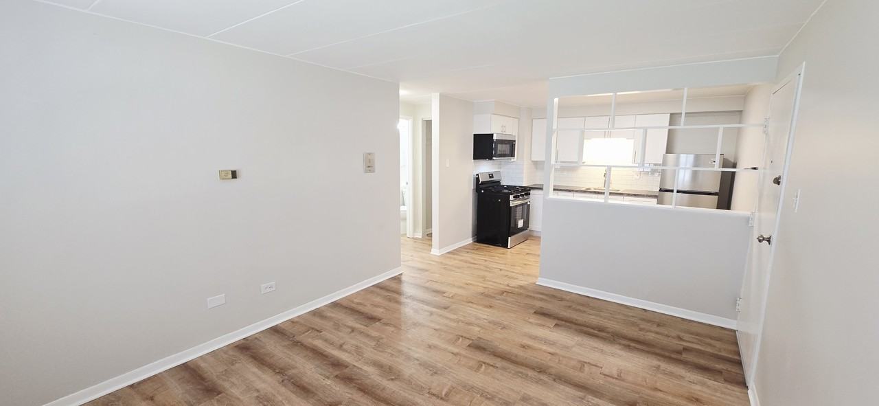11013 S Lloyd Dr #4 - Photo 2 of 12