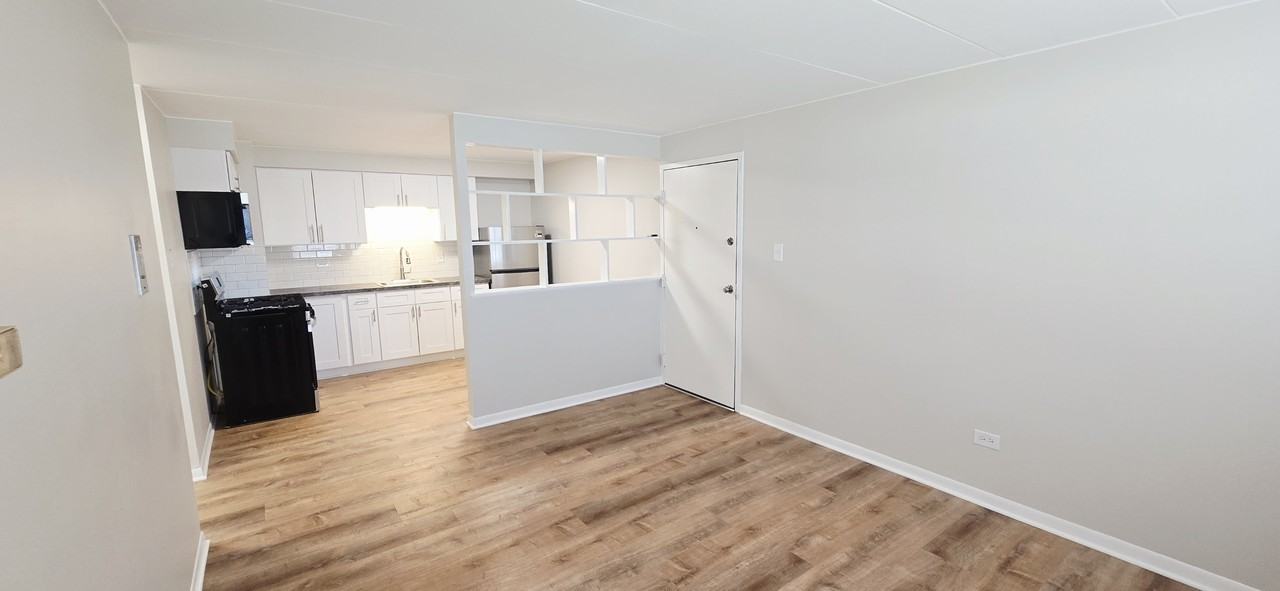 11013 S Lloyd Dr #4 - Photo 3 of 12