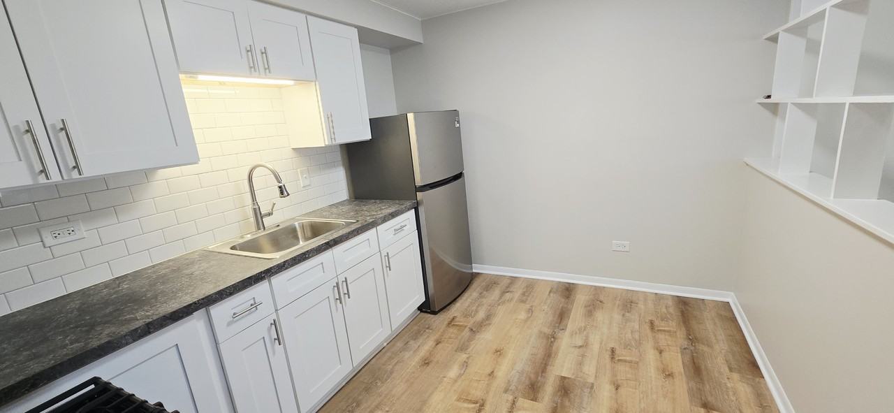 11013 S Lloyd Dr #4 - Photo 4 of 12