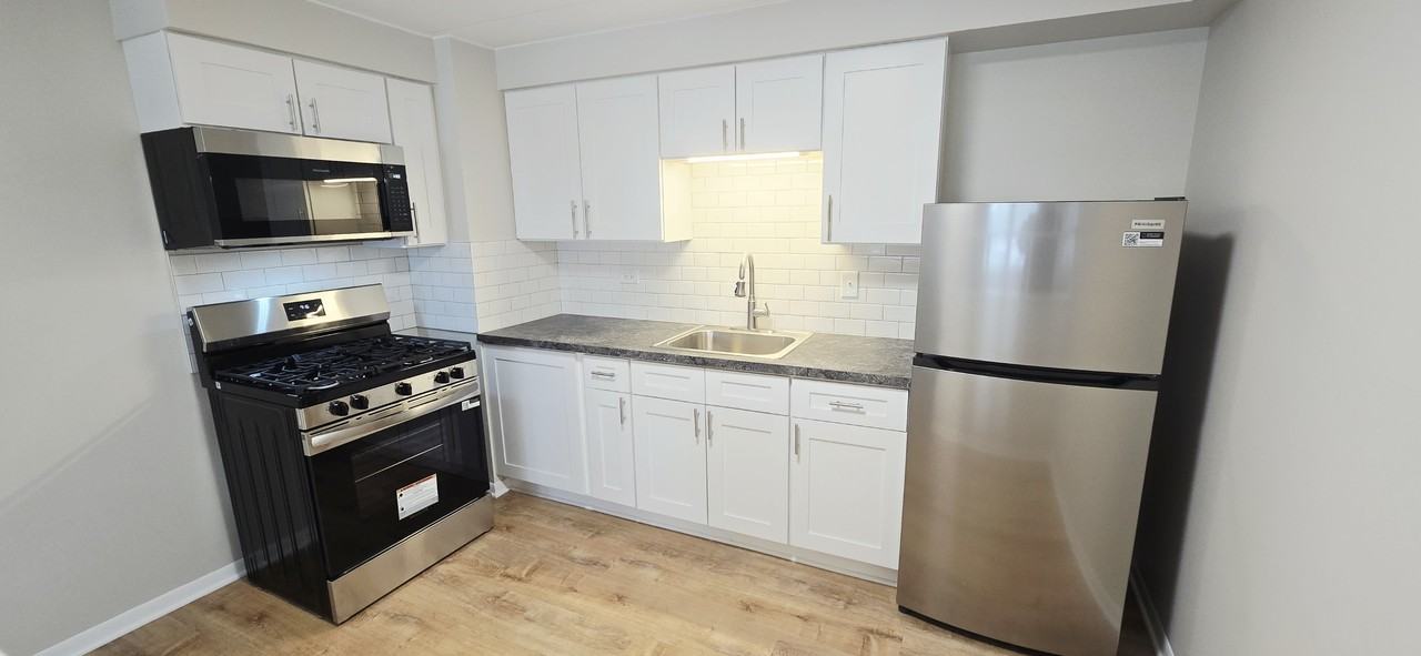 11013 S Lloyd Dr #4 - Photo 7 of 12