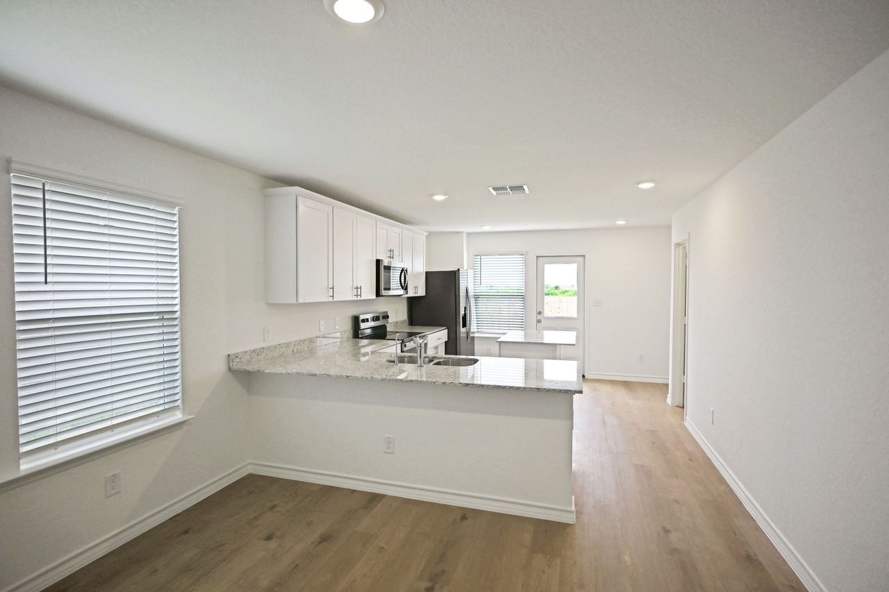 946 Bluegrass Pt #1 - Photo 3 of 50