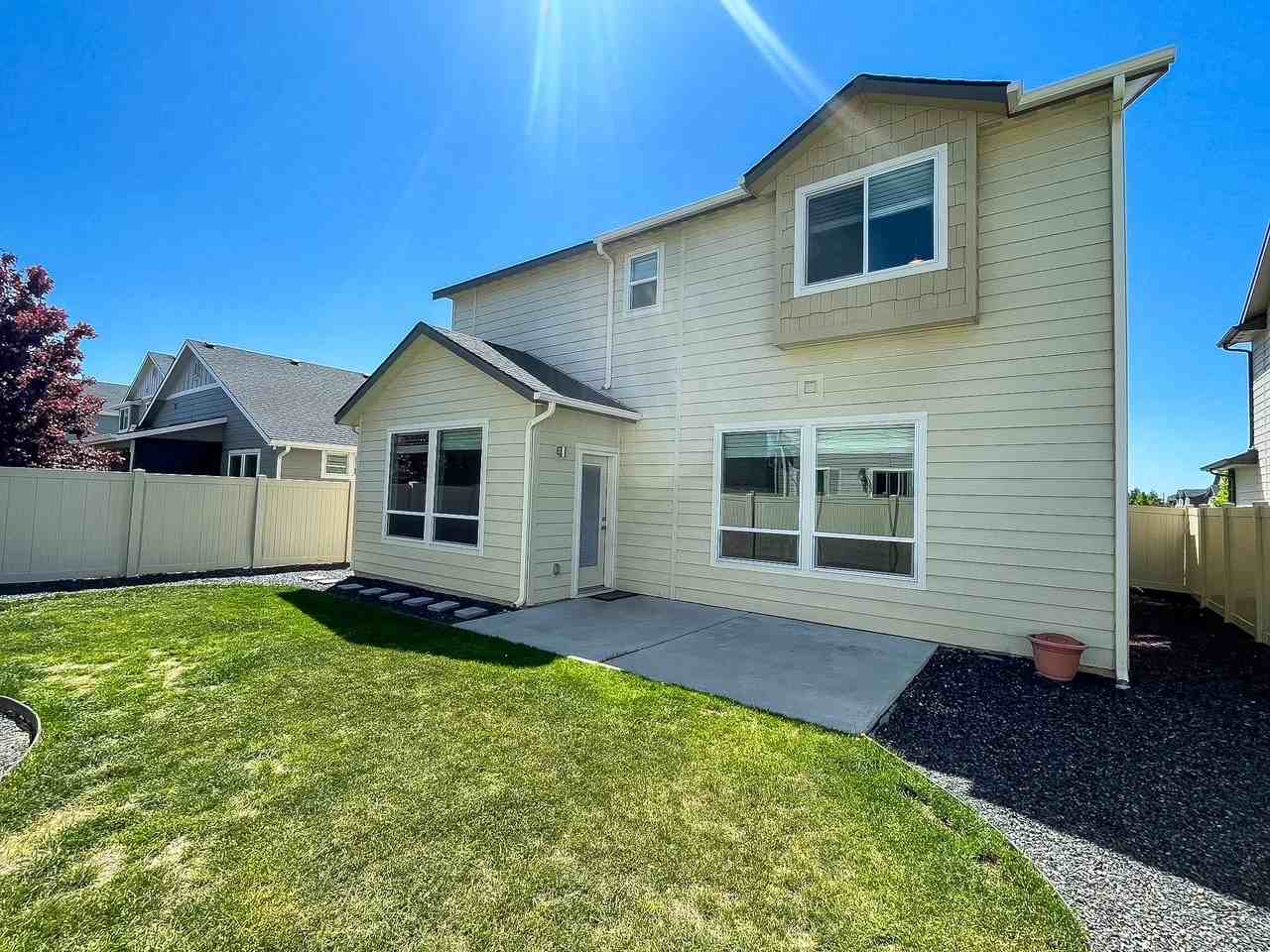 2592 E Blackstone Dr #1 - Photo 4 of 42