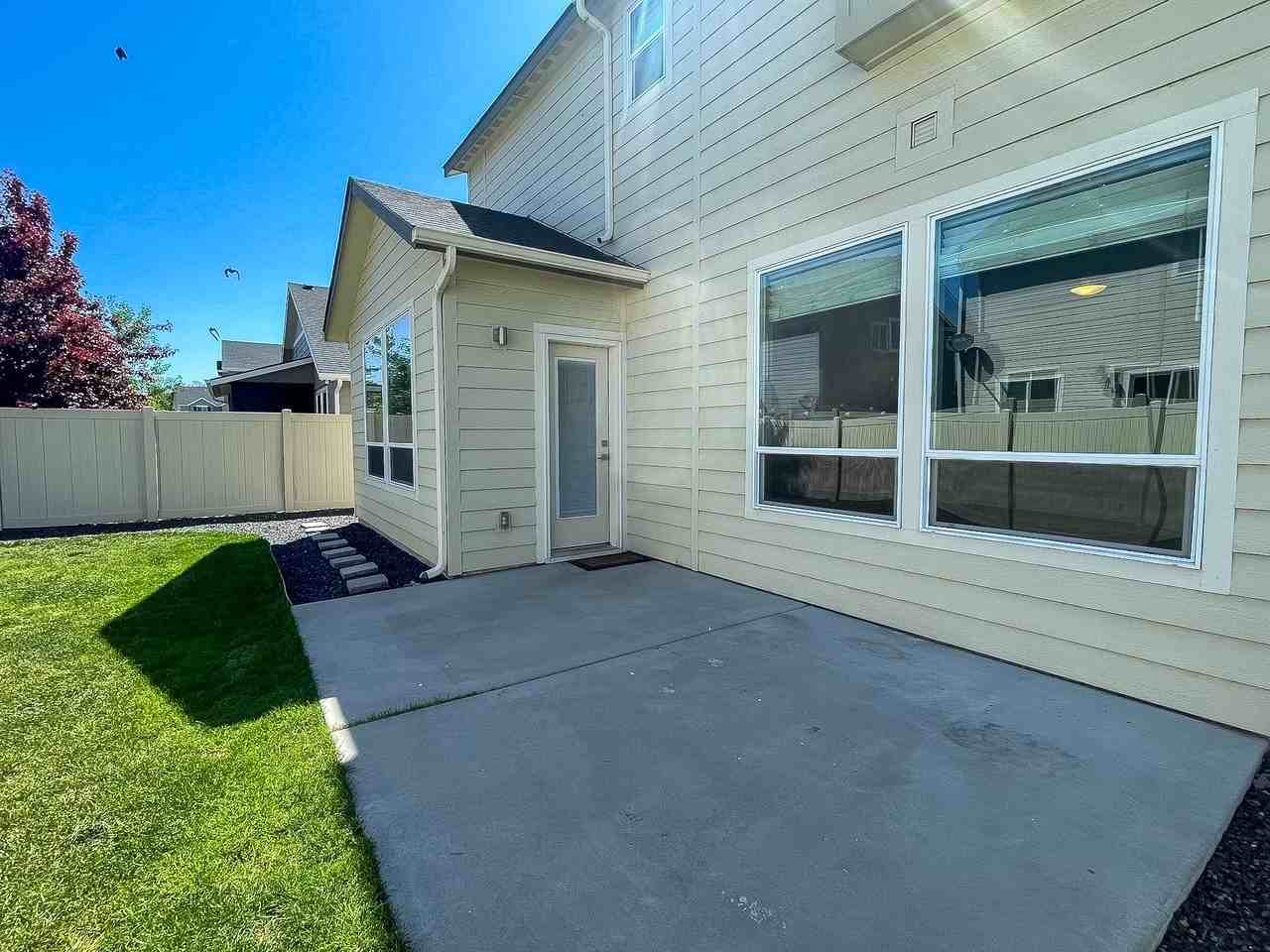 2592 E Blackstone Dr #1 - Photo 5 of 42