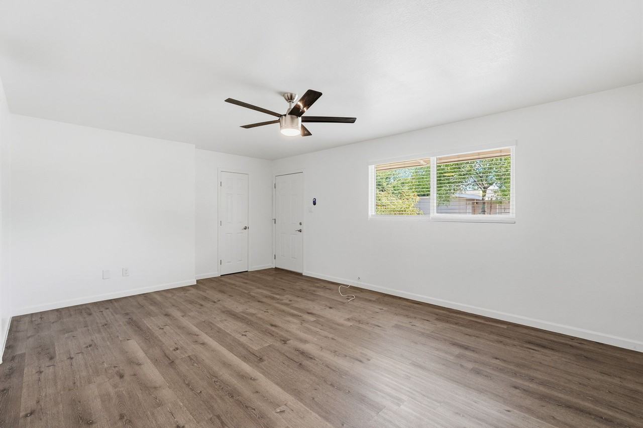 1329 N 48th St #5 - Photo 3 of 16