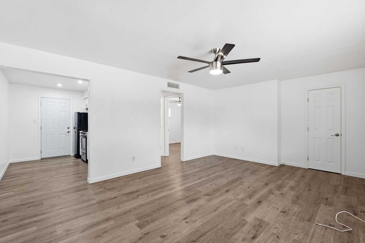 1329 N 48th St #5 - Photo 5 of 16