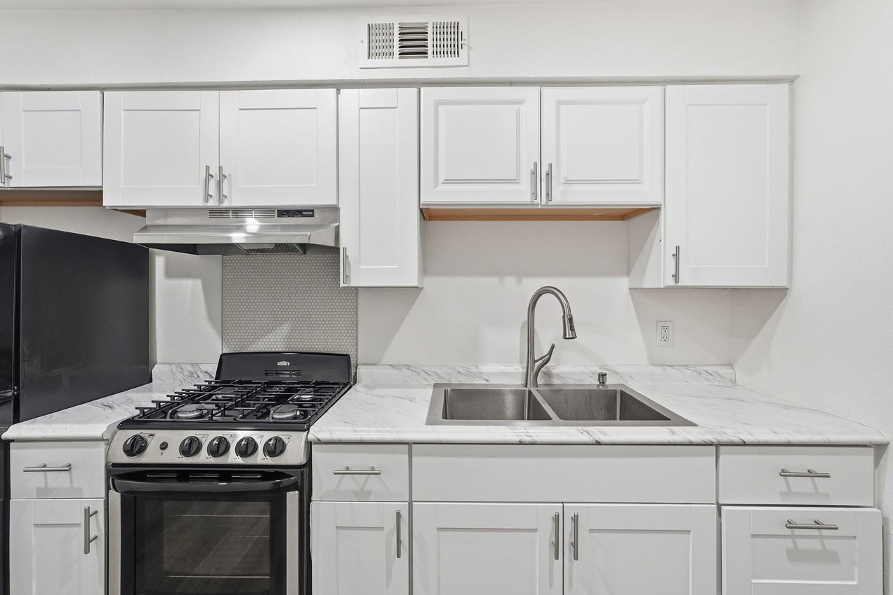 1329 N 48th St #5 - Photo 6 of 16