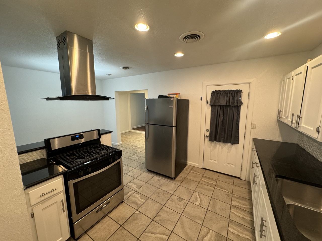 805 W Quay Ave #1 - Photo 2 of 10