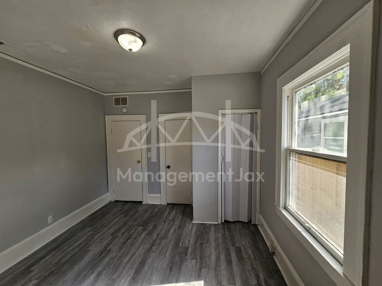 528 W 25th St #1 - Photo 4 of 11
