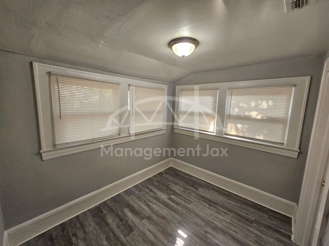 528 W 25th St #1 - Photo 5 of 11