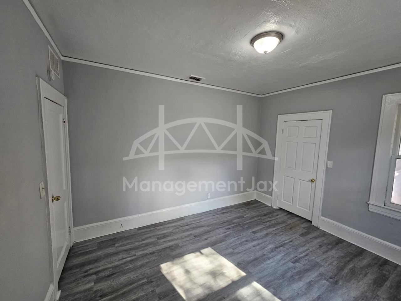 528 W 25th St #1 - Photo 7 of 11