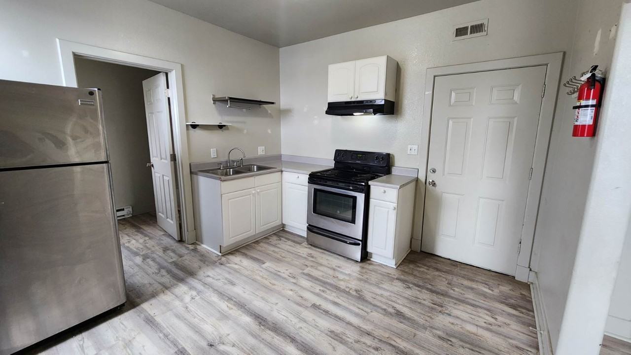 105 S Harriet Ave #4 - Photo 2 of 13
