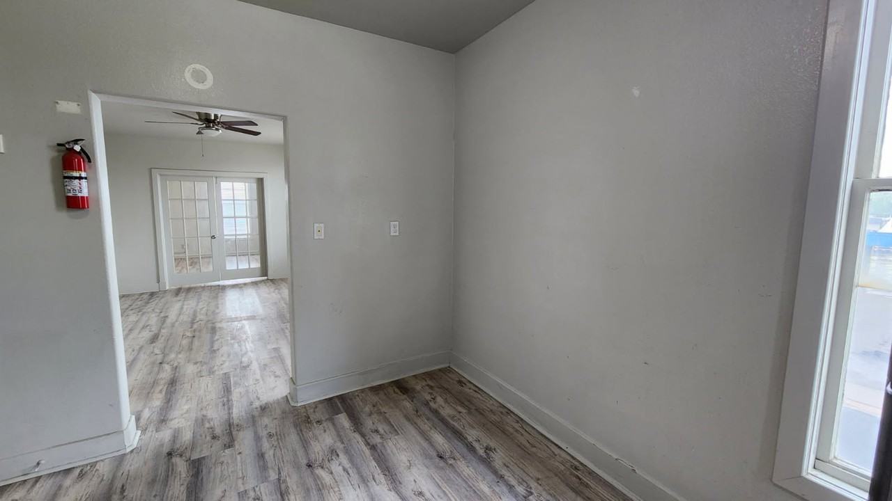 105 S Harriet Ave #4 - Photo 3 of 13
