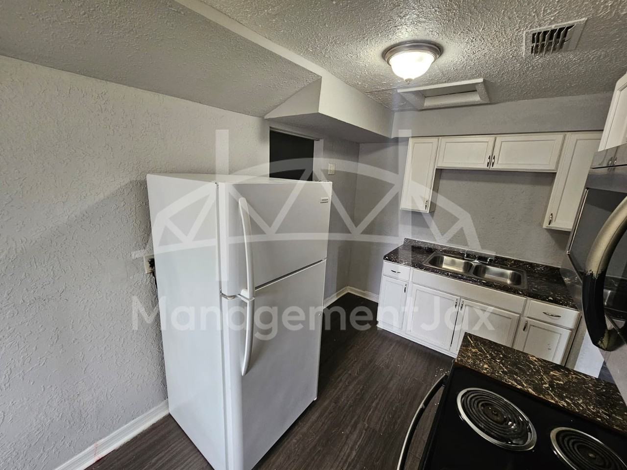 2661 W 25th St #1 - Photo 4 of 24