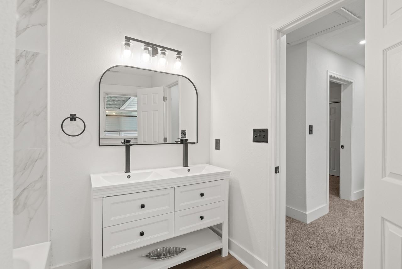 2104 Marshall Ave #1 - Photo 3 of 10