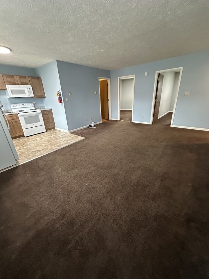 888 Wayne Ave #13 - Photo 3 of 16