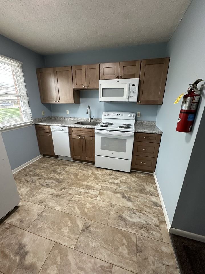 888 Wayne Ave #13 - Photo 6 of 16
