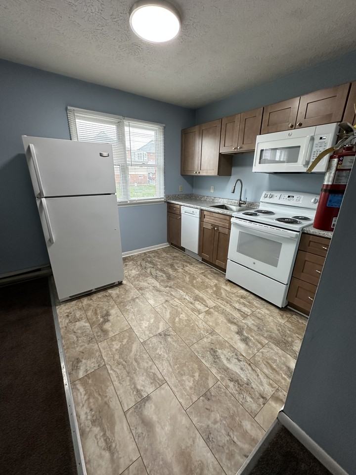 888 Wayne Ave #13 - Photo 7 of 16