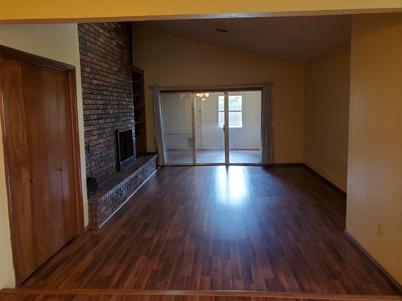 9003 N Rockwell Dr #1 - Photo 2 of 4
