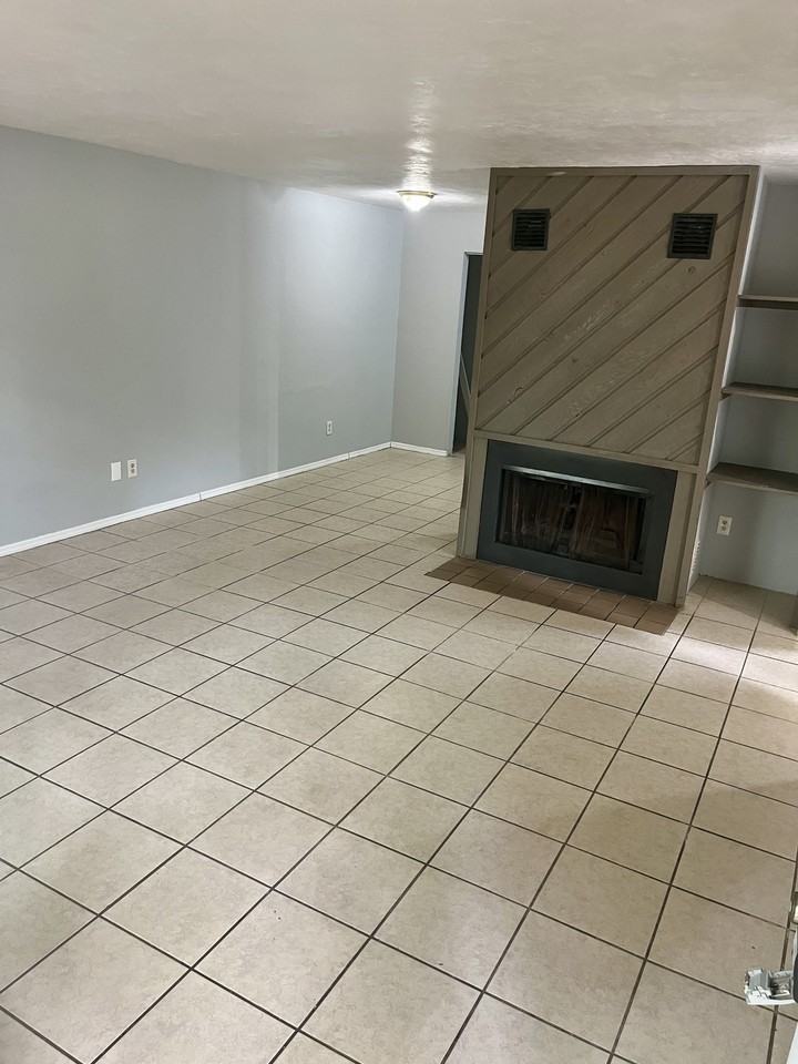 2321 Sw 31st Pl #1 - Photo 3 of 17