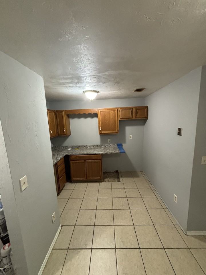 2321 Sw 31st Pl #1 - Photo 5 of 17