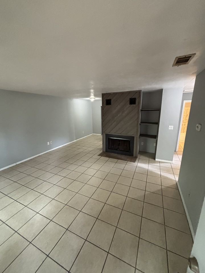 2321 Sw 31st Pl #1 - Photo 6 of 17