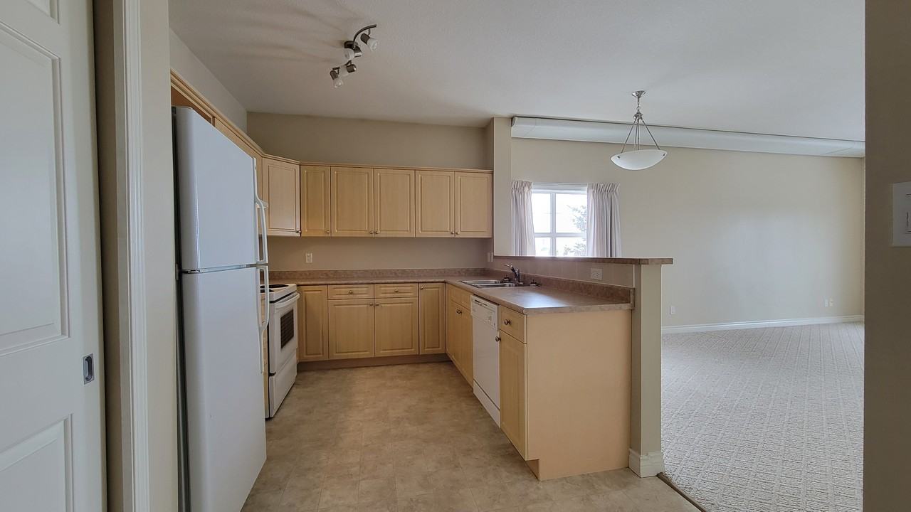 9914 101 Avenue - 101Corner - Legacy #101 - Photo 2 of 21