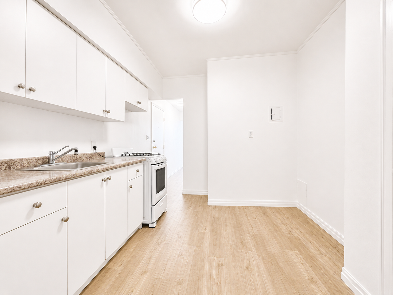 983 Barton St E #983-4 - Photo 2 of 10
