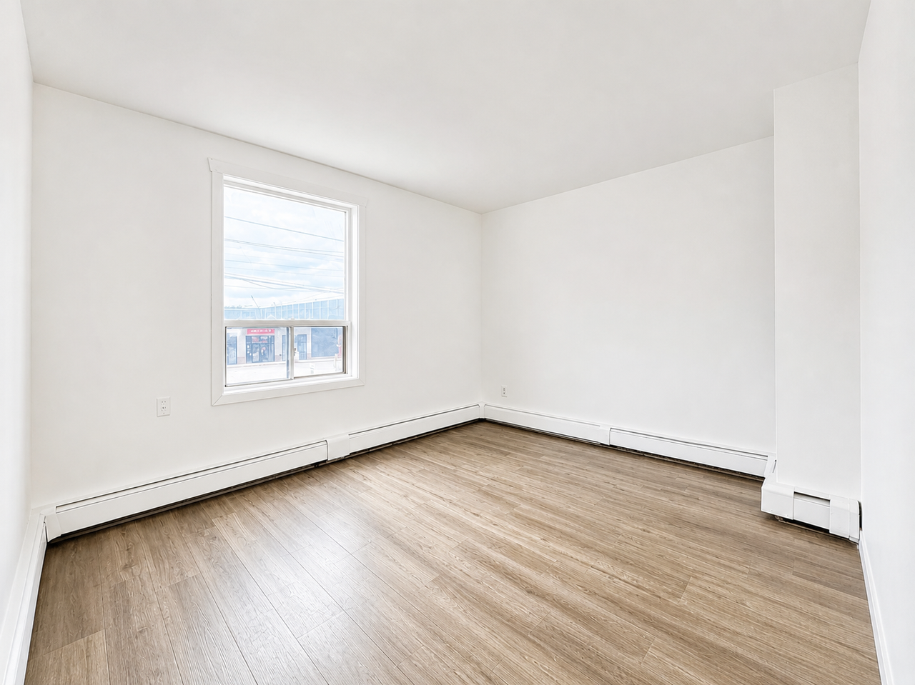 983 Barton St E #983-4 - Photo 5 of 10