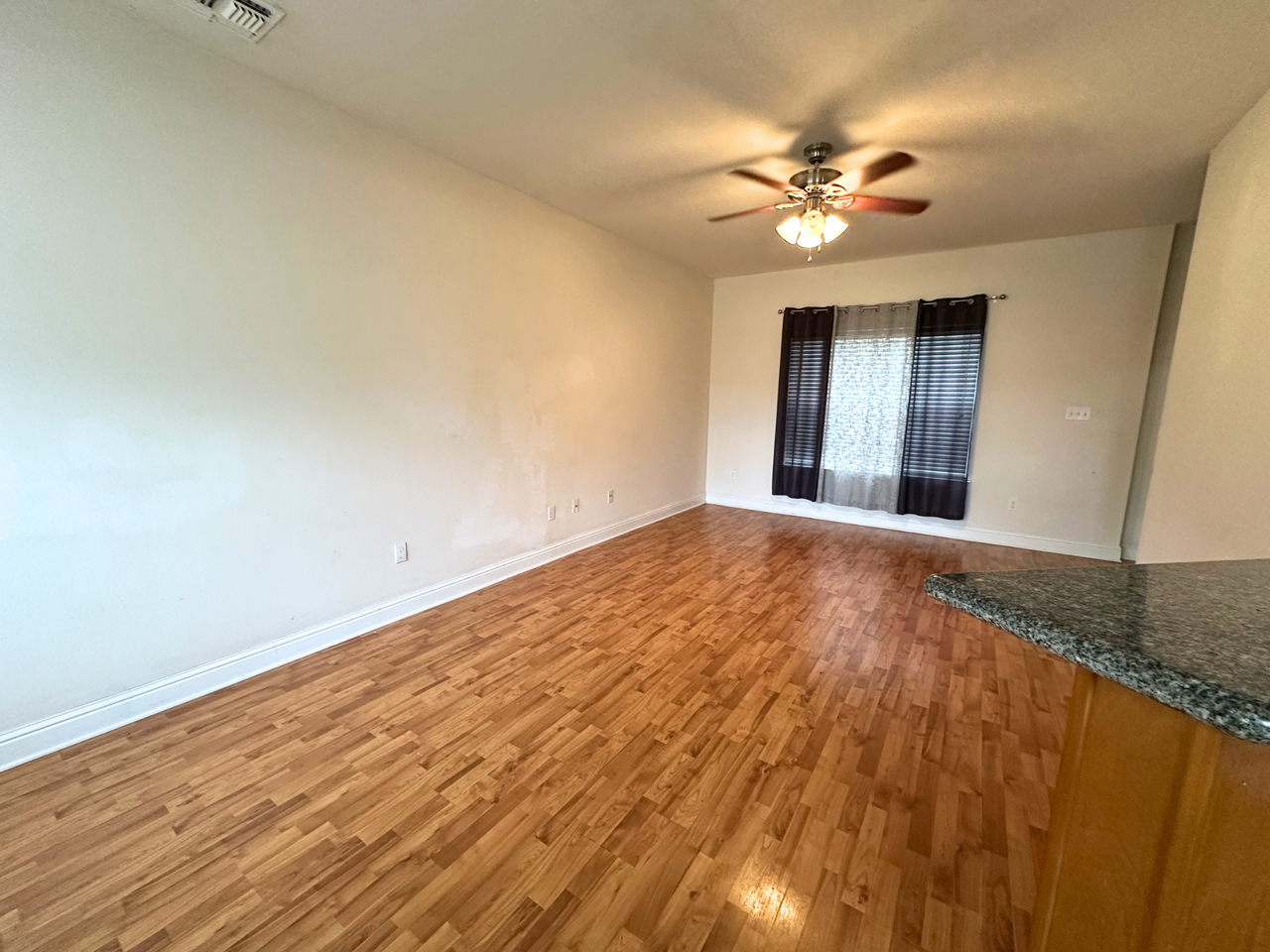 2661 Rue Palafox - 4 #4 - Photo 5 of 31