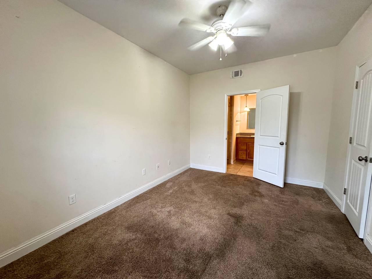 2661 Rue Palafox - 4 #4 - Photo 7 of 31
