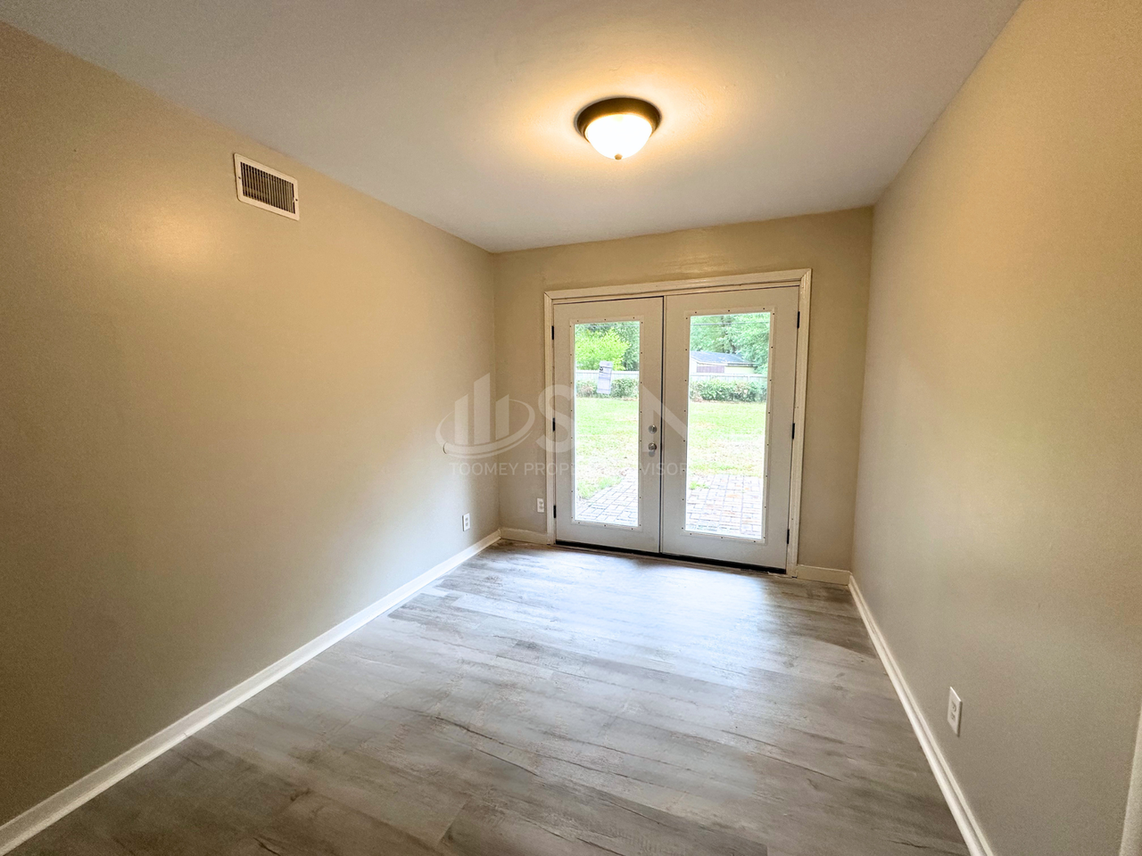 1104 Garland St - Photo 5 of 11