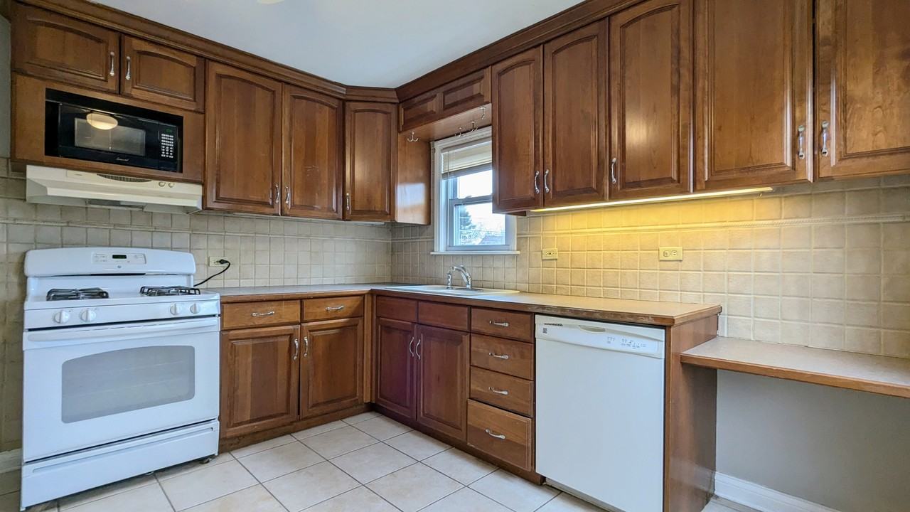 514 N Emerson St #1 - Photo 5 of 30