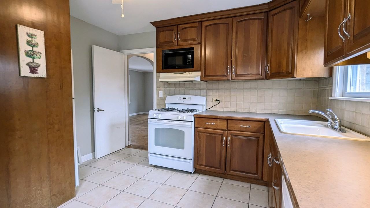 514 N Emerson St #1 - Photo 6 of 30