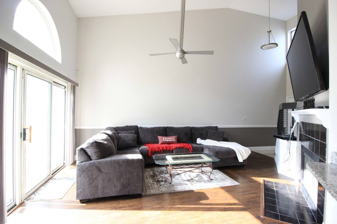 1488 Club Dr #4 - Photo 3 of 14