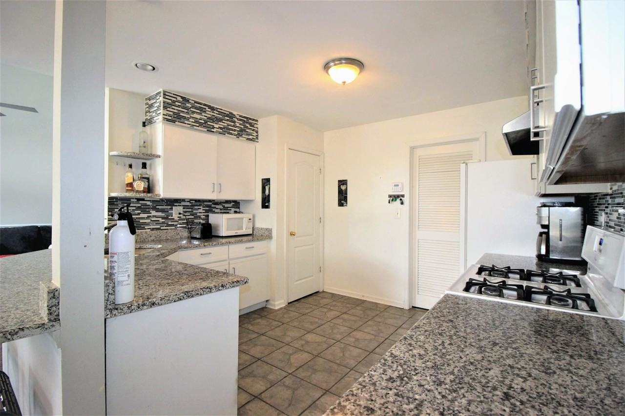 1488 Club Dr #4 - Photo 6 of 14