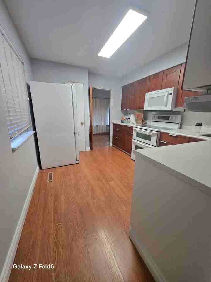 10995 64 Ave #1 - Photo 3 of 17