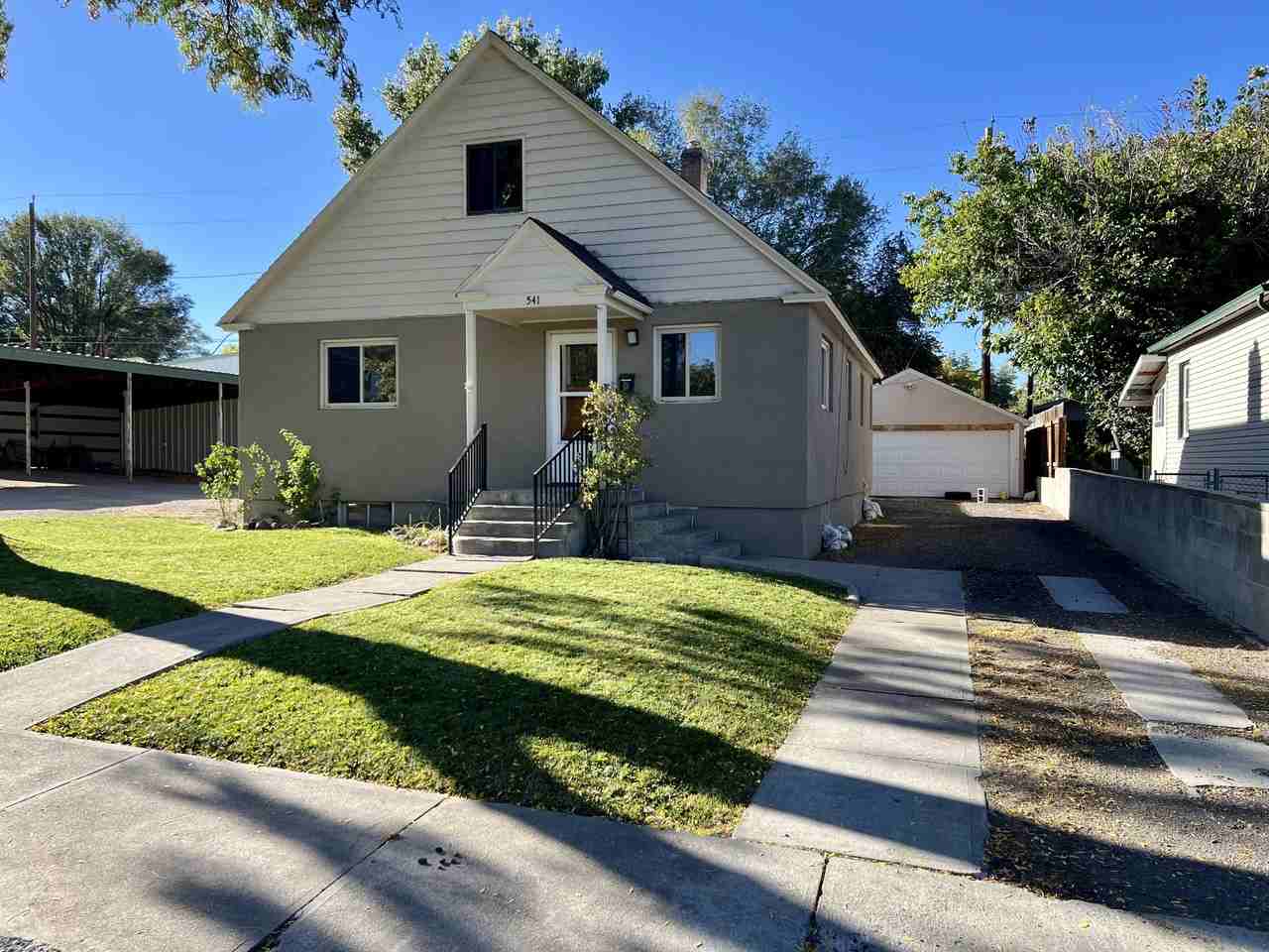 541 Oak St - Photo 3 of 45