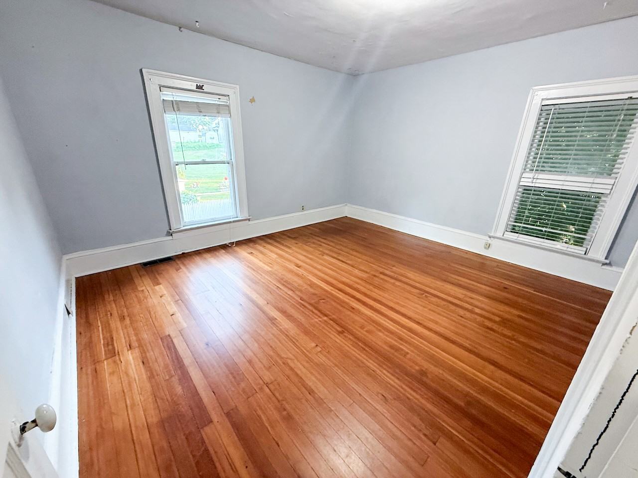 306 W 3rd St #2 - Photo 5 of 20