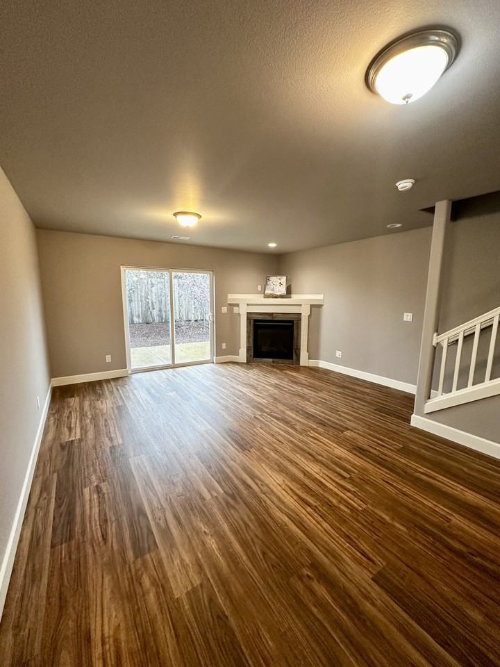 3760 Peter Ln Ne #3760 - Photo 4 of 20